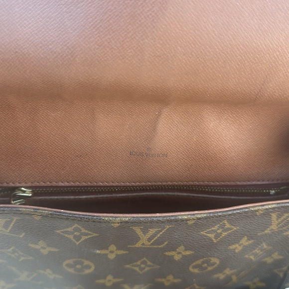 St. Cloud GM Crossbody bag  $3200 retail - Picture 3 of 3